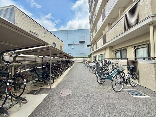 【駐輪場】　広く停めやすい駐輪場
