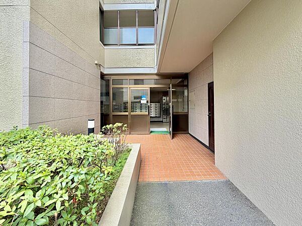 【エントランス】清潔感のある綺麗なエントランスです。