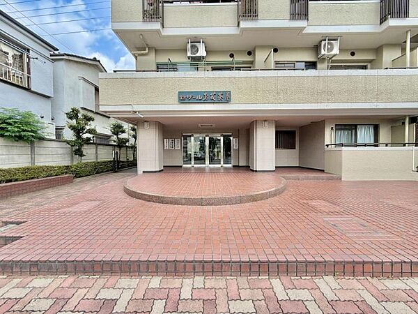 【エントランス】落ち着いた雰囲気のエントランスです。