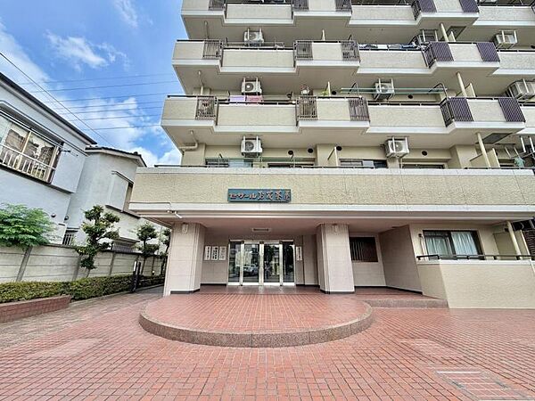 【エントランス】住まいの顔となるエントランス空間です。