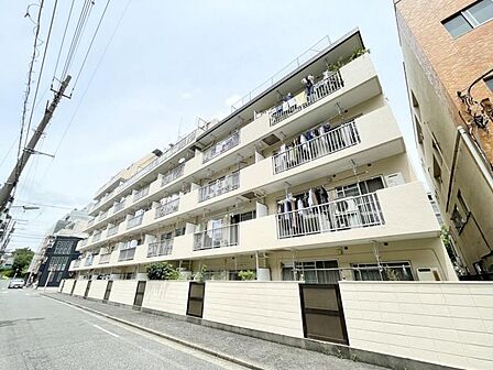【外観】重厚感のある佇まいが魅力です。