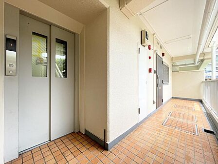 【エントランス】清潔感のある綺麗なエントランスです。