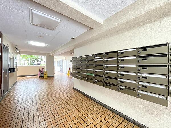 【エントランス】居住者を迎える上品な空間です。
