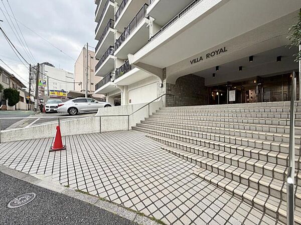 【エントランス】日常の始まりと終わりを彩る空間。