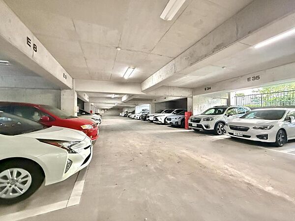 【駐車場】快適なカーライフをサポートします。