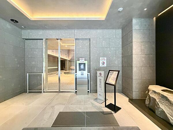 【エントランス】オートロック付きで安心のマンションです