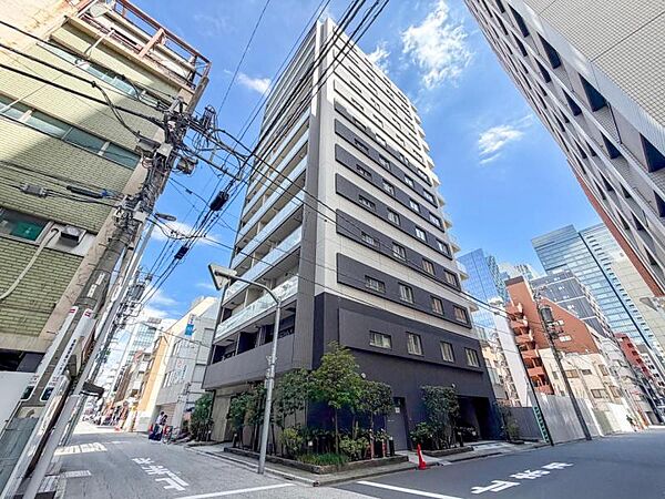 【外観】　空へと伸びるシャープなライン。洗練された都市生活の象徴。