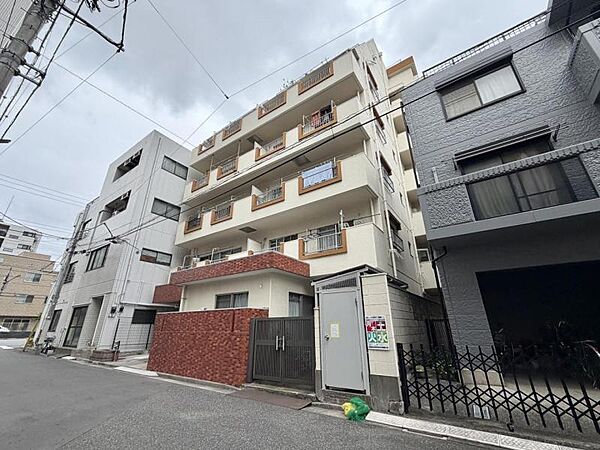 【外観】時代の背景にとらわれず、いつの時代も凛とした佇まいが美しいマンションです。