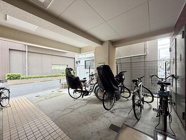 【エントランス】下町の情緒と現代の安心が同居する入り口です。