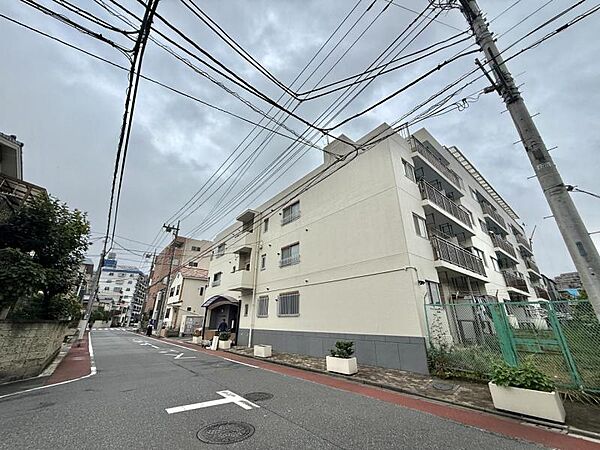 【外観】分譲マンションならではの品のある外観です。