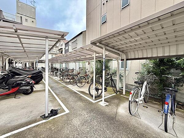 【駐輪場】敷地内に設置されており、日々の利用にも便利です。