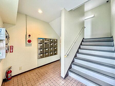 【エントランス】上質な雰囲気を纏う共用スペース。