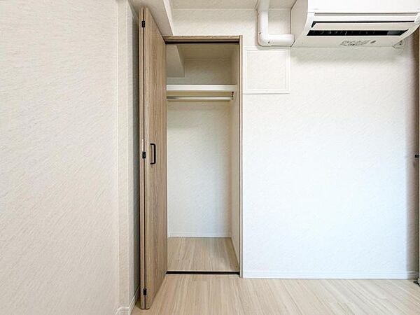 【収納】　各居室に収納完備で住空間に心地よい余白を、生活動線にゆとりをもたらしてくれる
