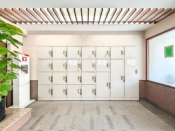 【宅配ボックス】　都市生活に欠かせない設備もしっかり備わっています
