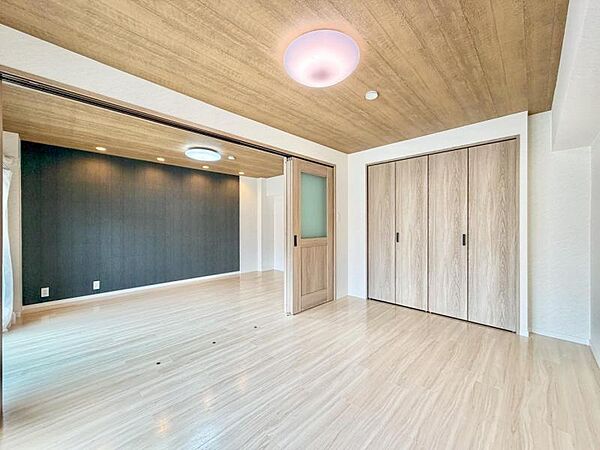 【洋室：6.0帖】　リビングと隣り合う洋室。趣味の部屋にもお子様の部屋にも出来る汎用性があります