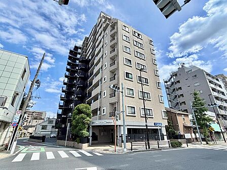 【外観】時代の背景にとらわれず、いつの時代も凛とした佇まいが美しいマンションです。
