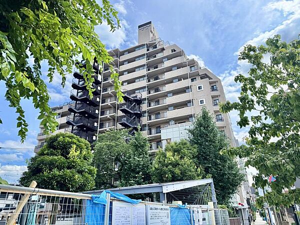 【外観】遠くからでも自分の家だとすぐ分かる。街の目印になるような建物。