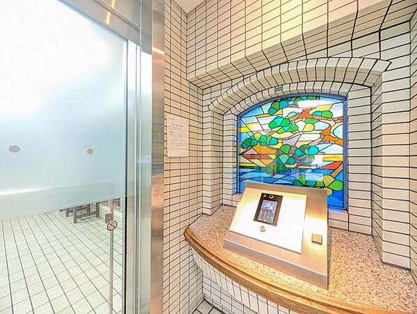 【オートロック】　オートロックと防犯カメラで入居者の安全を確保。