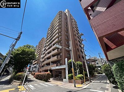 外観:【外観】空へと伸びるシャープなライン。洗練された都市生活の象徴。 外観:【外観】空へと伸びるシャープなライン。洗練された都市生活の象徴。