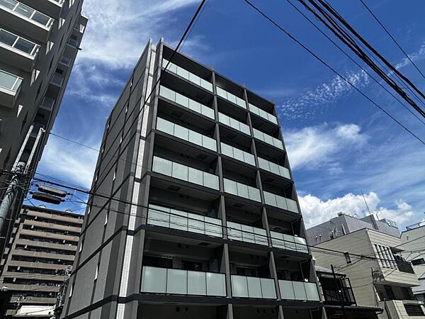 【外観】洗練されたデザインが印象的な外観です。
