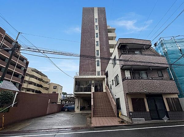 【外観】都心の喧騒を忘れさせる端正な外観。