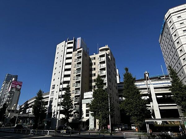 【外観】住まいとしての品格を感じさせる佇まい。