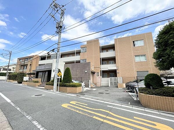 【外観】落ち着いた色調でまとめられた、落ち着きと品のある佇まい。
