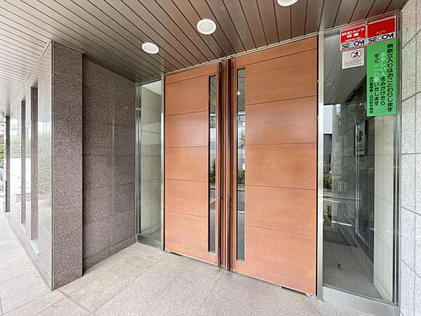 【エントランス】いつも通る場所だからこそしっかりと清潔に保たれていると嬉しいものです。