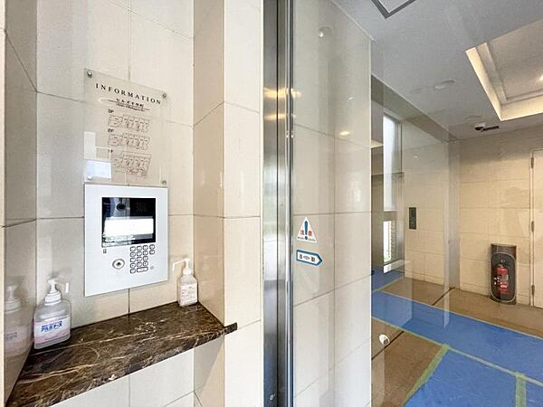【オートロック】マンションならではのセキュリティと防犯性能。