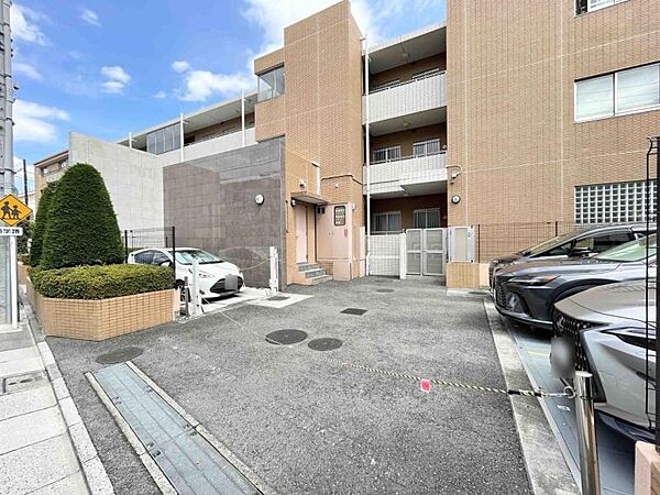 【駐車場】しっかりと管理が行き届いた駐車場。