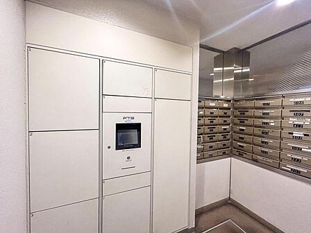 【宅配ボックス】 共働きなど不在が多い方、ネット通販の利用が多い方に大変便利。
