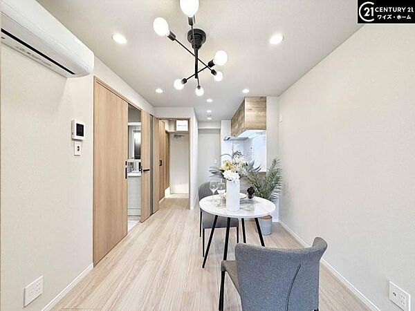 【リビング：7.4帖】穏やかな時間を心ゆくまで堪能できるいごこちの良い住空間。