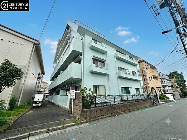 【外観】圧迫感がなく街並みに馴染む落ち着いた佇まい。