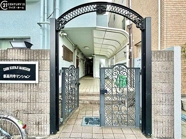 【エントランス】いつも通る場所だからこそしっかりと清潔に保たれていると嬉しいものです。