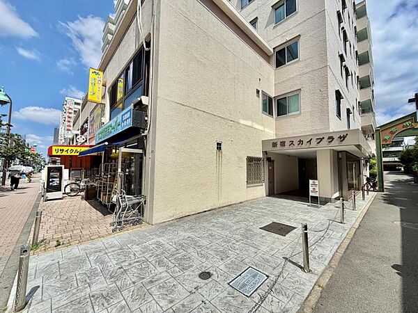 【エントランス】住む人や訪れる人を室内へと優しくエスコートします.