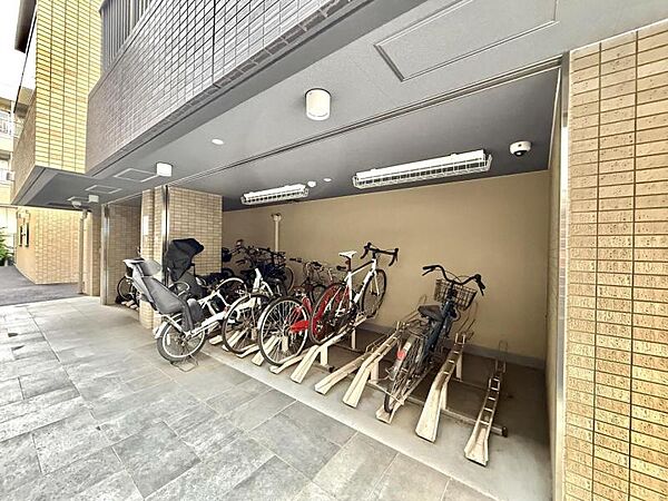 住まいの顔ともいえるエントランスは、上品で洗練された印象に仕上がっています。