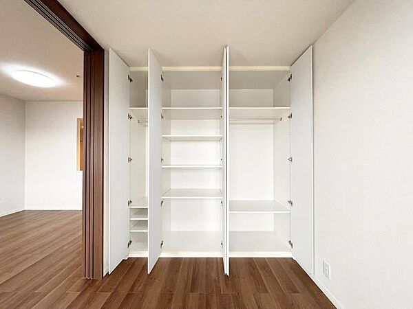 【収納】室内を有効的にお使いいただける全居室収納付き。洋服や雑貨など無駄なく収納いただけます。