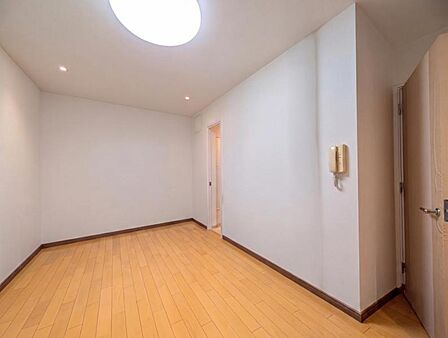 【洋室:8.3帖】 一日の疲れをいやしてくれる主寝室。時を忘れて過ごす場所として過ごせるお部屋です。