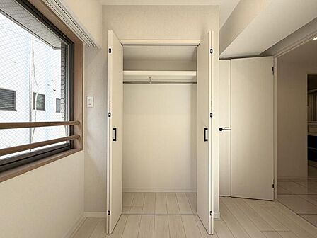 【収納】　各居室に収納完備で住空間に心地よい余白を、生活動線にゆとりをもたらしてくれる