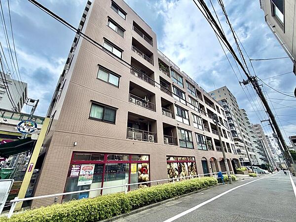 【外観】周囲の街並みに調和した外観です。