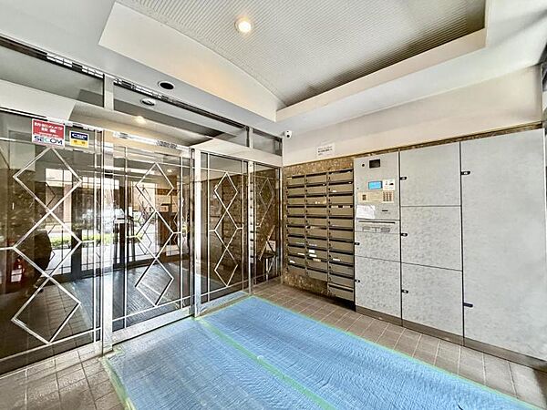 【エントランス】綺麗に整備されたエントランスです。