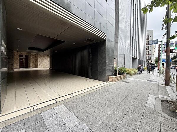 落ち着いた色合いの内装で、居心地の良い空間を演出。
