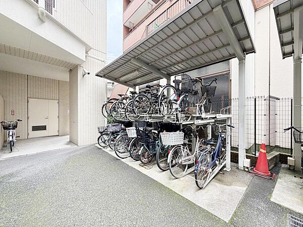 住まいの顔ともいえるエントランスは、上品で洗練された印象に仕上がっています。