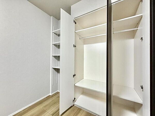 【収納】室内を有効的にお使いいただける全居室収納付き。洋服や雑貨など無駄なく収納いただけます。