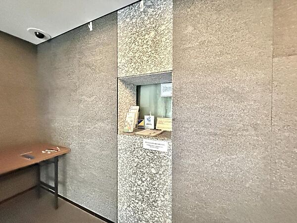 【エントランス】居住者を迎える上品な空間です。