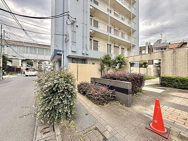 【エントランス】住まう方を優しく迎える空間です。