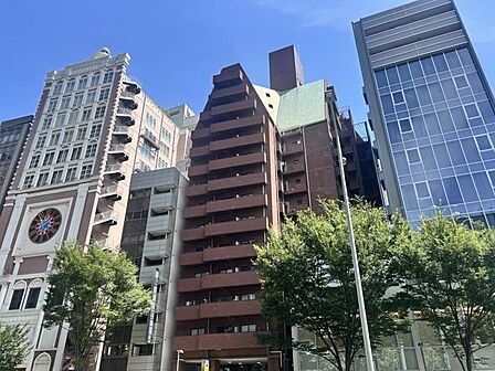 清潔感のあるシンプルな外観が魅力的な物件です。