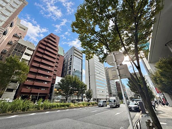 【外観】　空へと伸びるシャープなライン。洗練された都市生活の象徴。