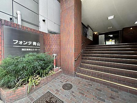 住まいの顔ともいえるエントランスは、上品で洗練された印象に仕上がっています。