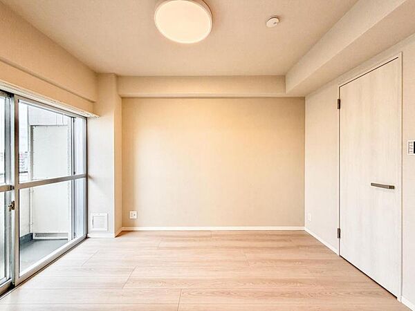 【洋室：5.0帖】　リビングと隣り合う洋室。趣味の部屋にもお子様の部屋にも出来る汎用性があります